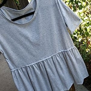 MEDIUM:WOMANS SHORT. GREY